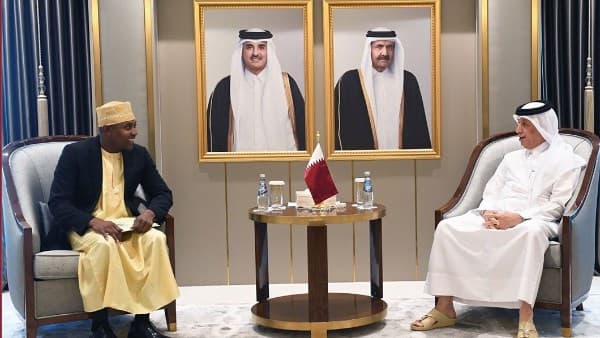 قطر وجزر القمر تبحثان سبل دعم علاقات التعاون بين البلدين